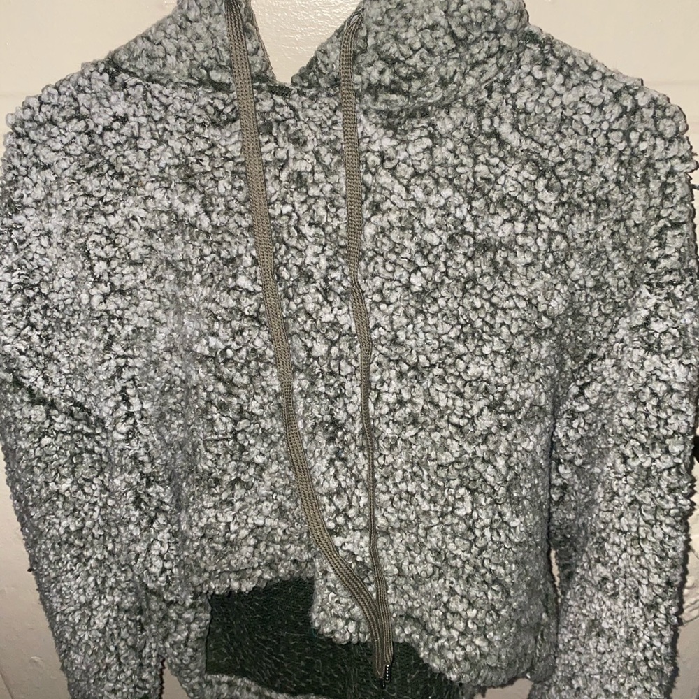 Cropped hooded sweater